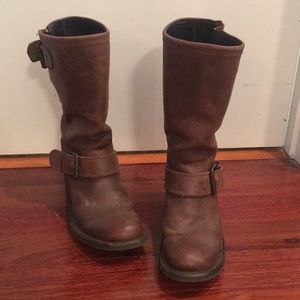 Never worn Brown Ash boots. Size 39.